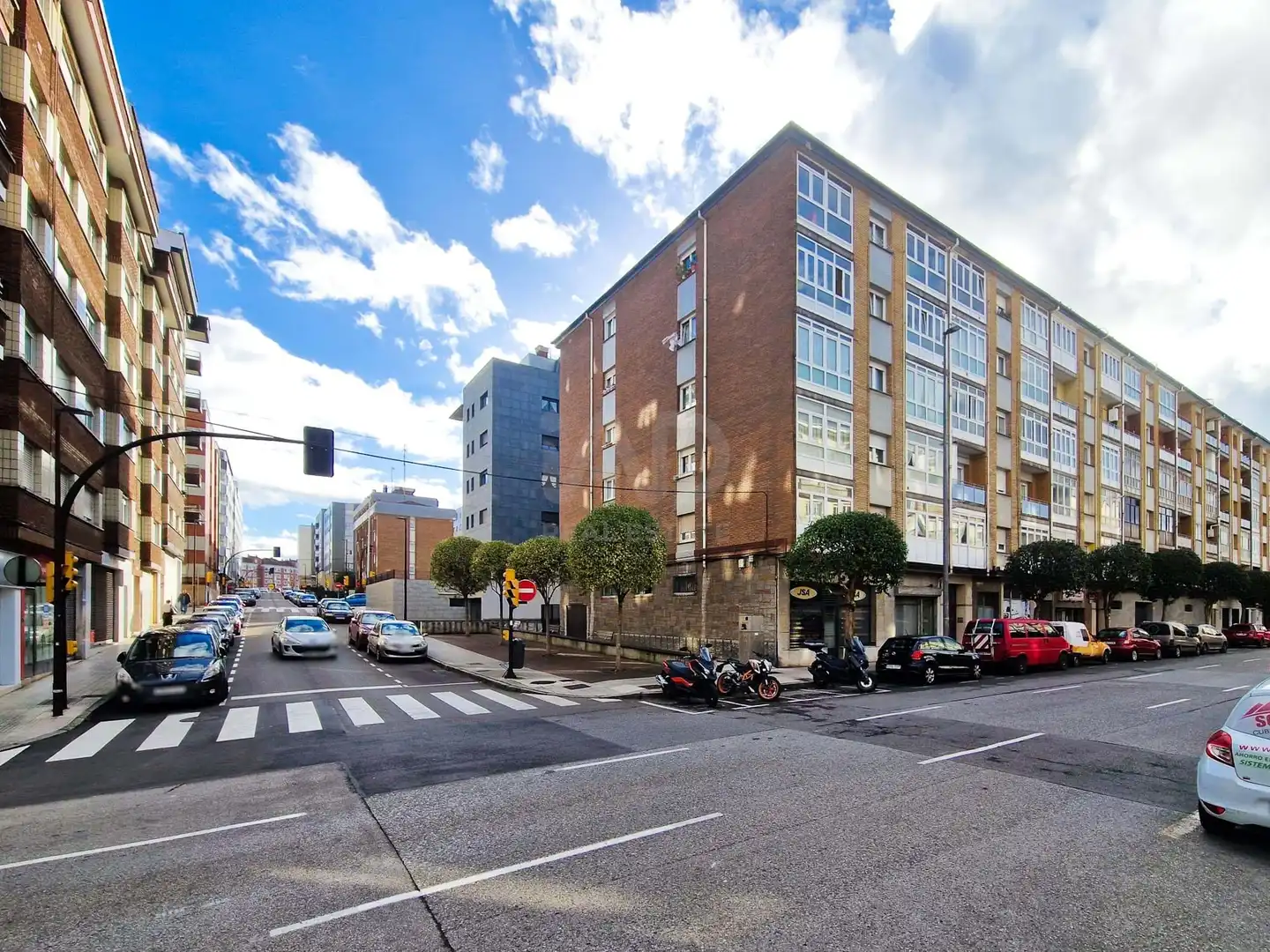 Vista exterior de Local en venta en Gijón 