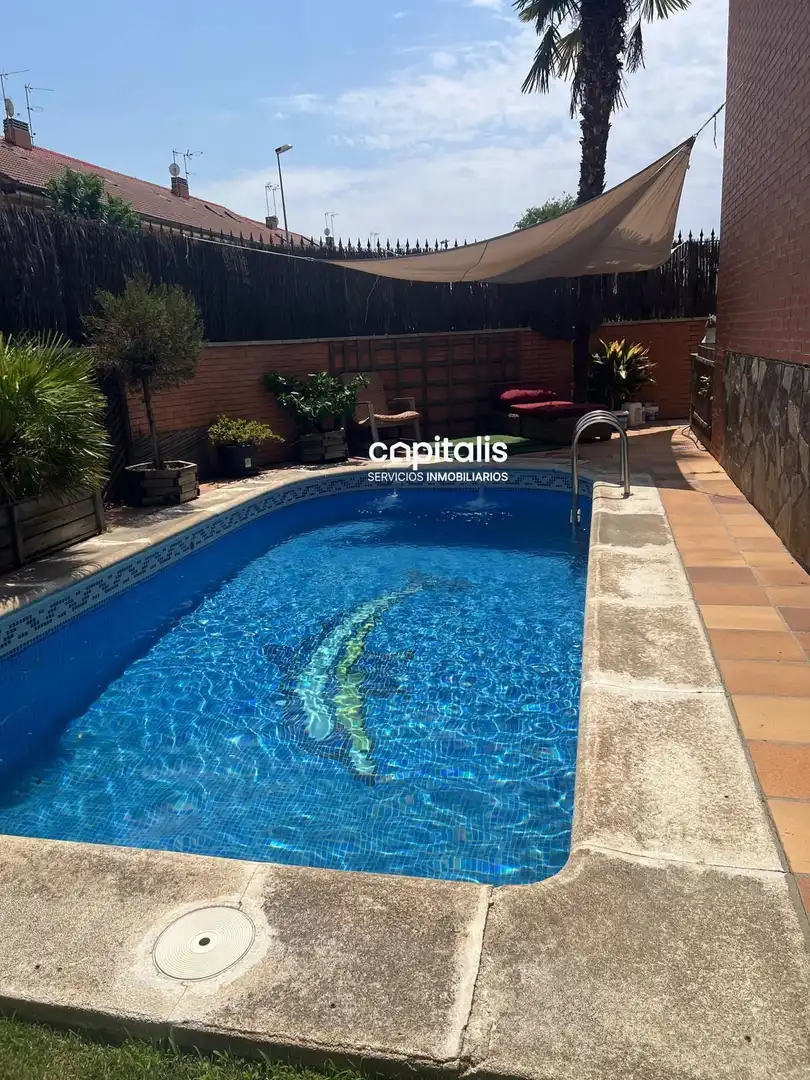 Swimming pool of Houses for sale in Alcalá de Henares  with Air Conditioner, Heating and Private garden