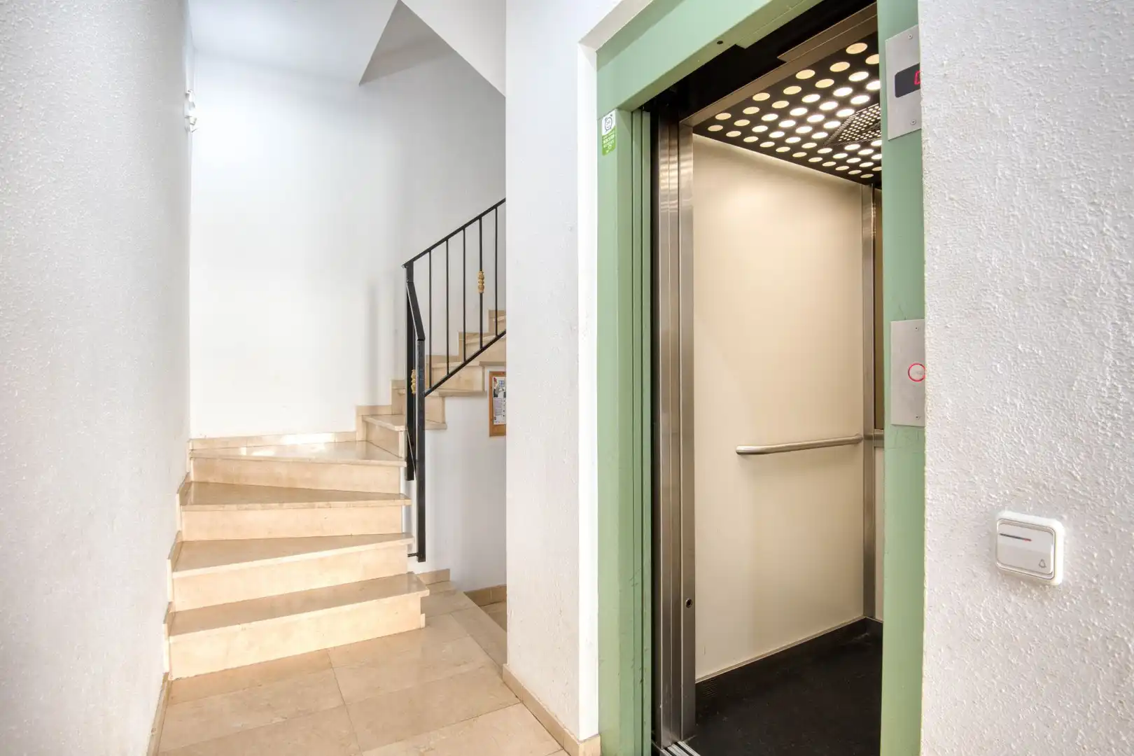 Piso en venta en Santa Cristina d'Aro con Calefacción, Terraza y Trastero