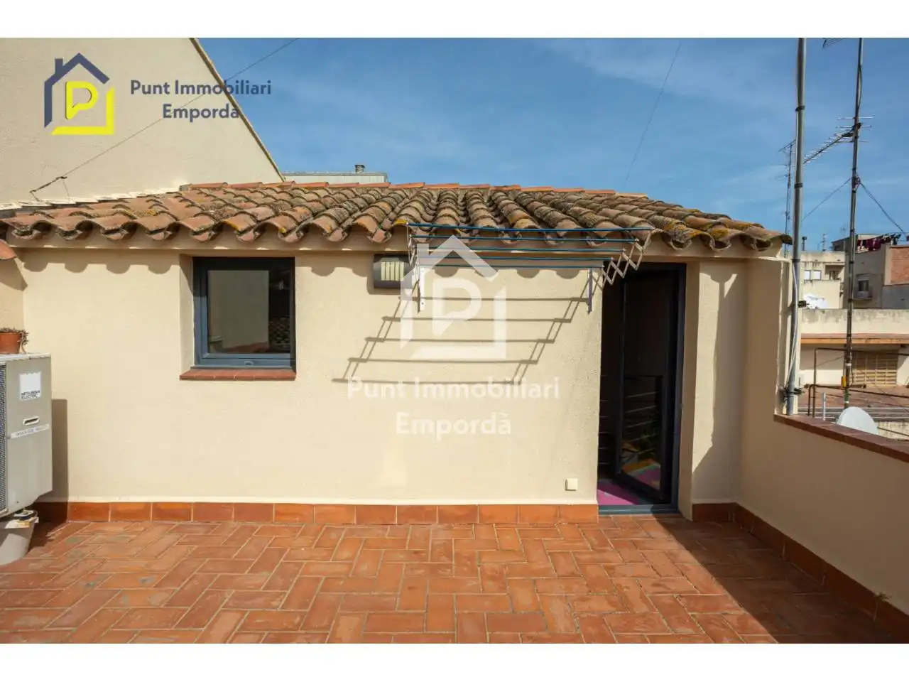 Exterior view of Houses for sale in Figueres  with Air Conditioner, Heating and Private garden