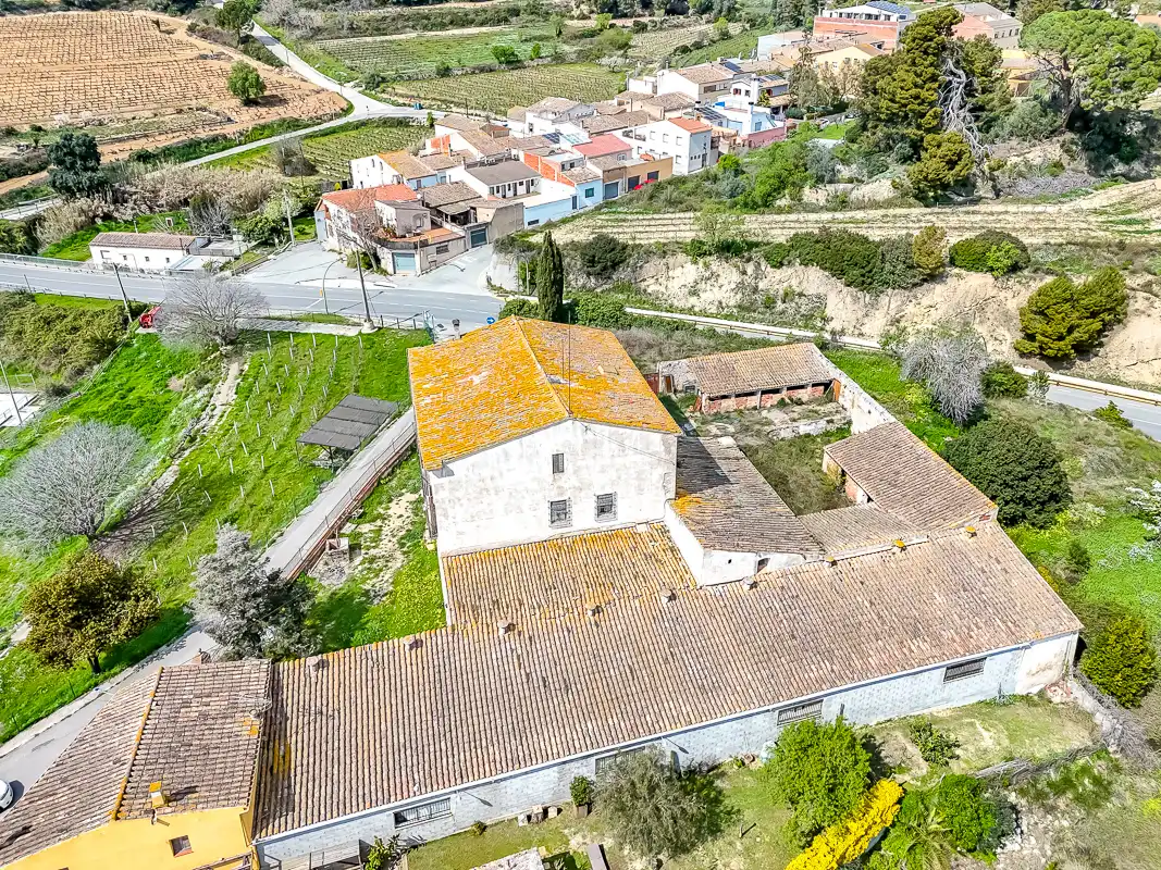 Außenansicht von Country house zum Verkauf in Subirats mit Privatgarten und Balkon
