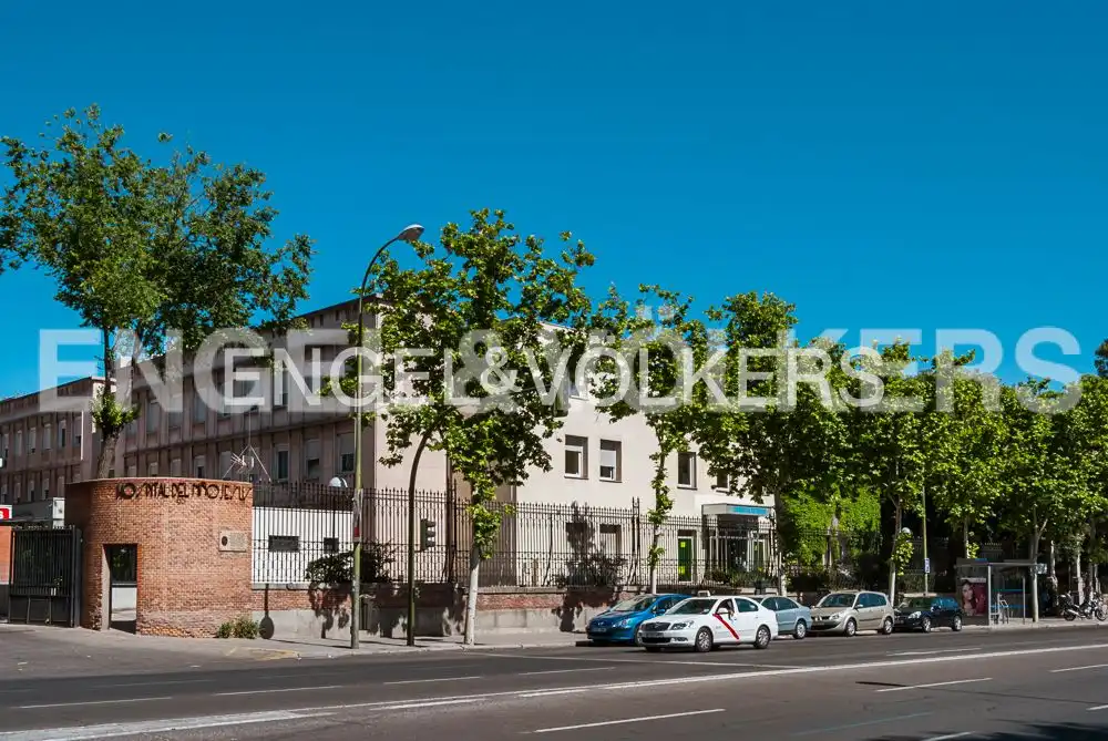 Außenansicht von Wohnung zum Verkauf in Madrid mit Klimaanlage und Heizung