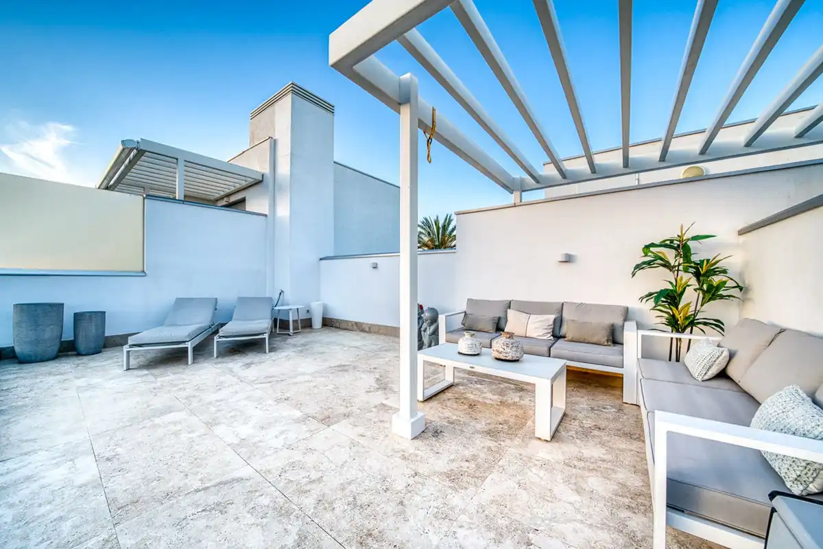 Terrasse von Dachboden zum Verkauf in Estepona mit Klimaanlage, Terrasse und Abstellraum