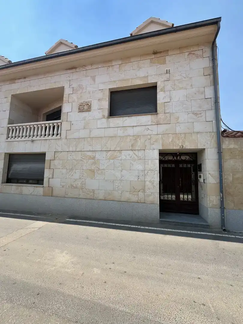 Vista exterior de Casa adosada en venta en Topas, Salamanca