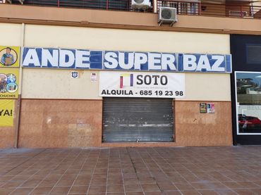 Local comercial de lloguer a Calle Calle de la Vega, 1