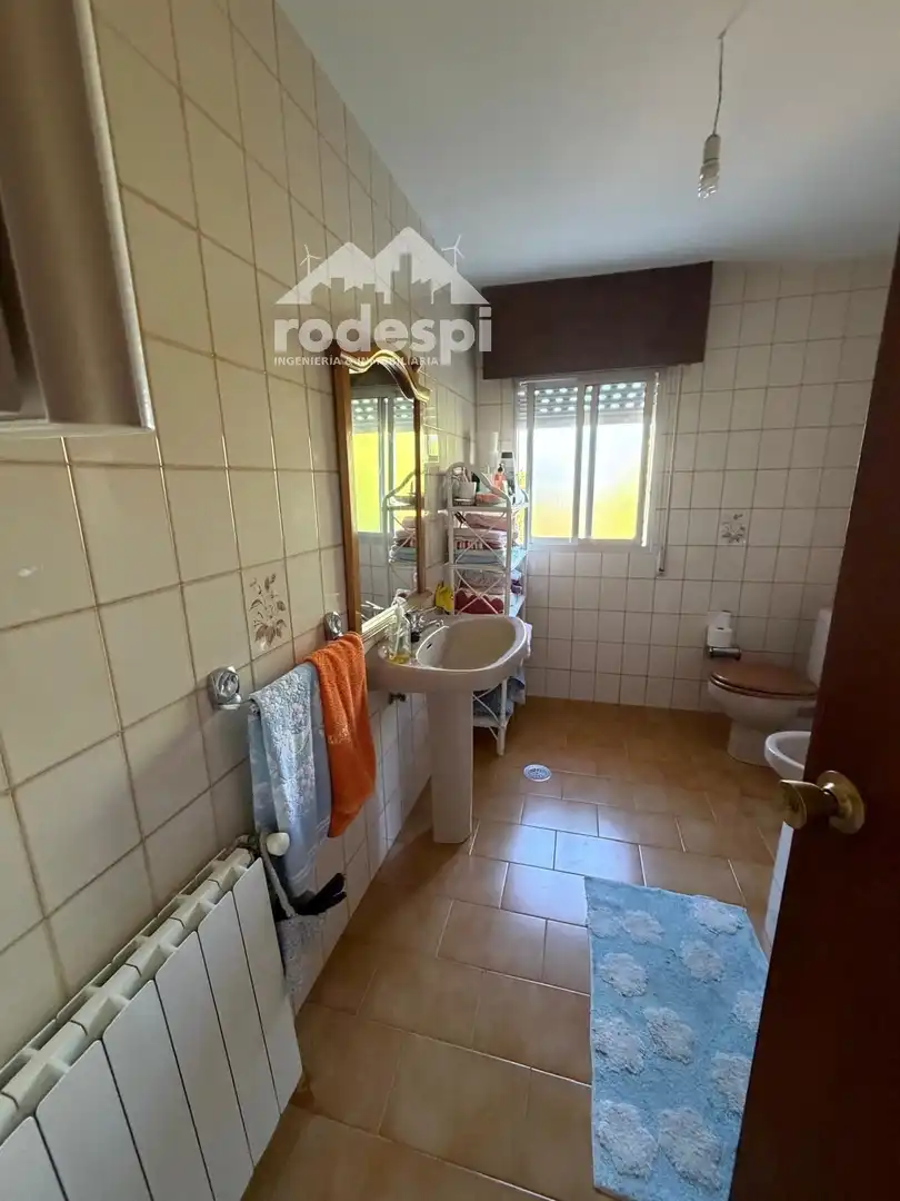 Baño de Casa o chalet en venta en Covelo con Calefacción, Terraza y Piscina