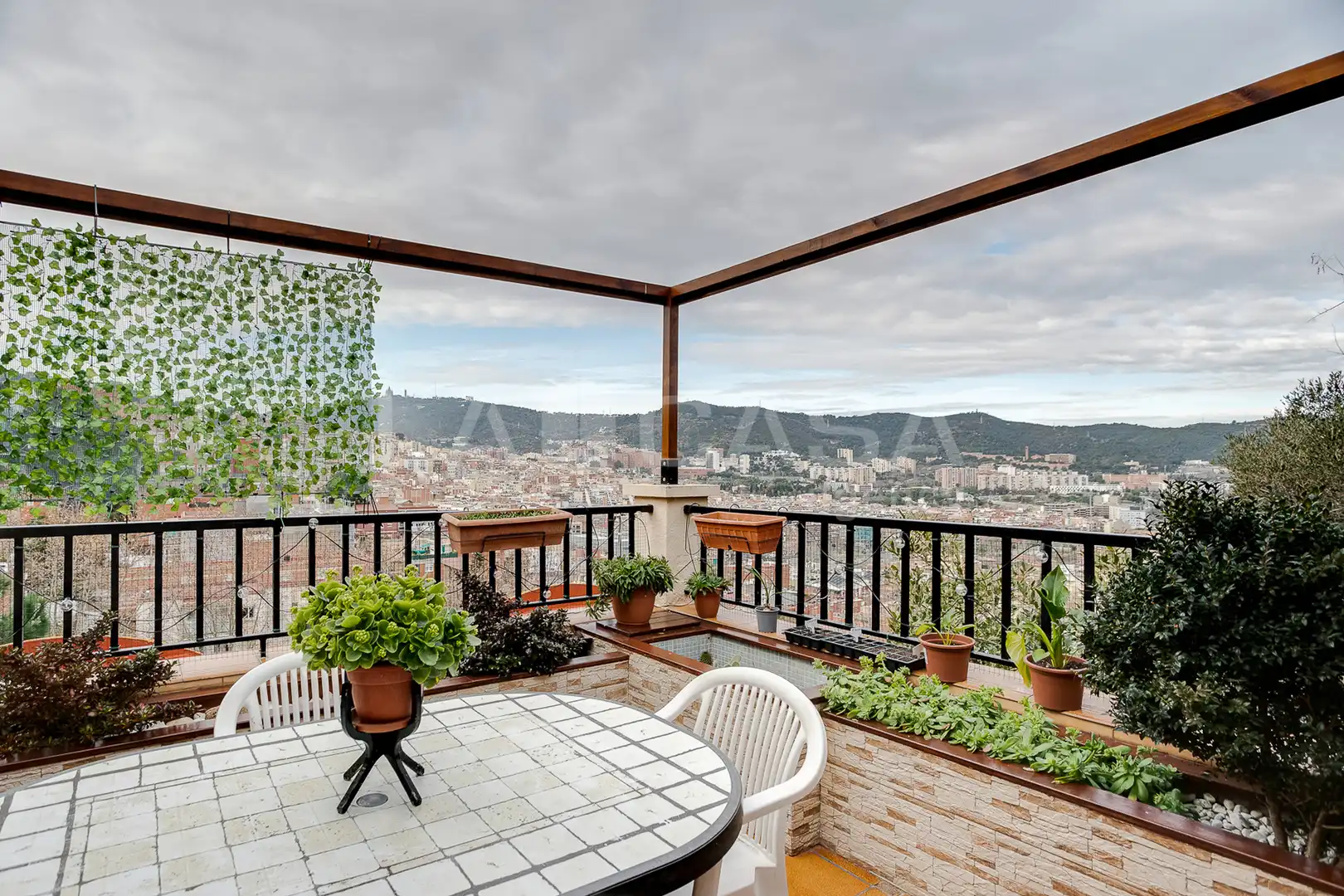 Casa amb terrassa en venda a Horta - Guinardó, imagen 2