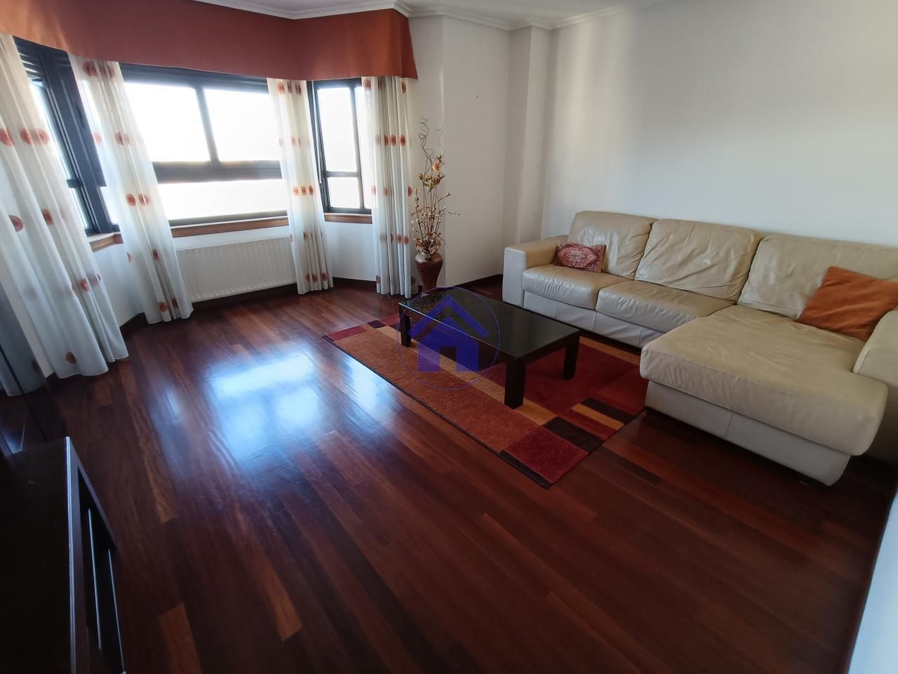 Living room of Flat to rent in Vigo   with Heating, Parquet flooring and Storage room