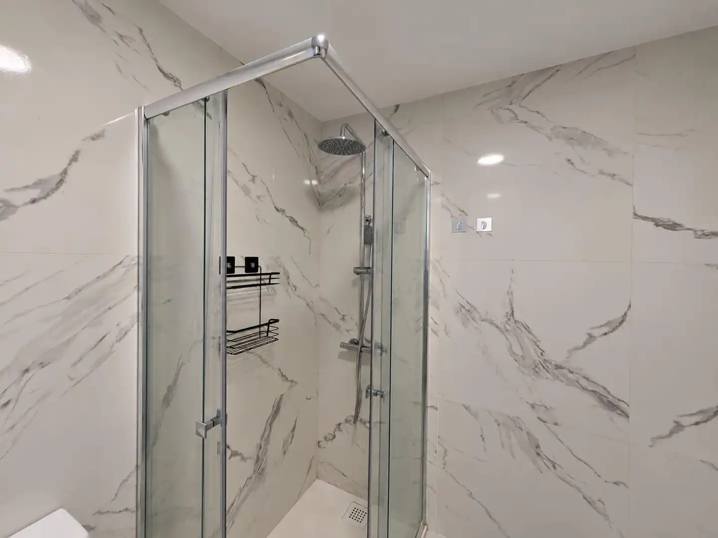 Badezimmer von Wohnung zum Verkauf in Madrid mit Klimaanlage, Heizung und Terrasse