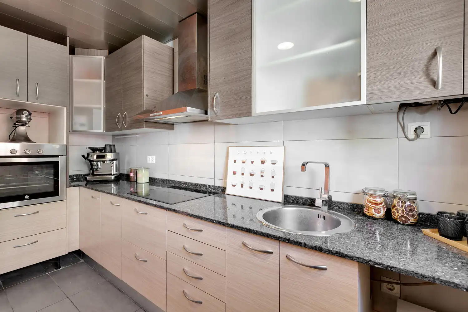 Cocina de Casa adosada en venta en Barcelona con Aire acondicionado, Calefacción y Jardín privado