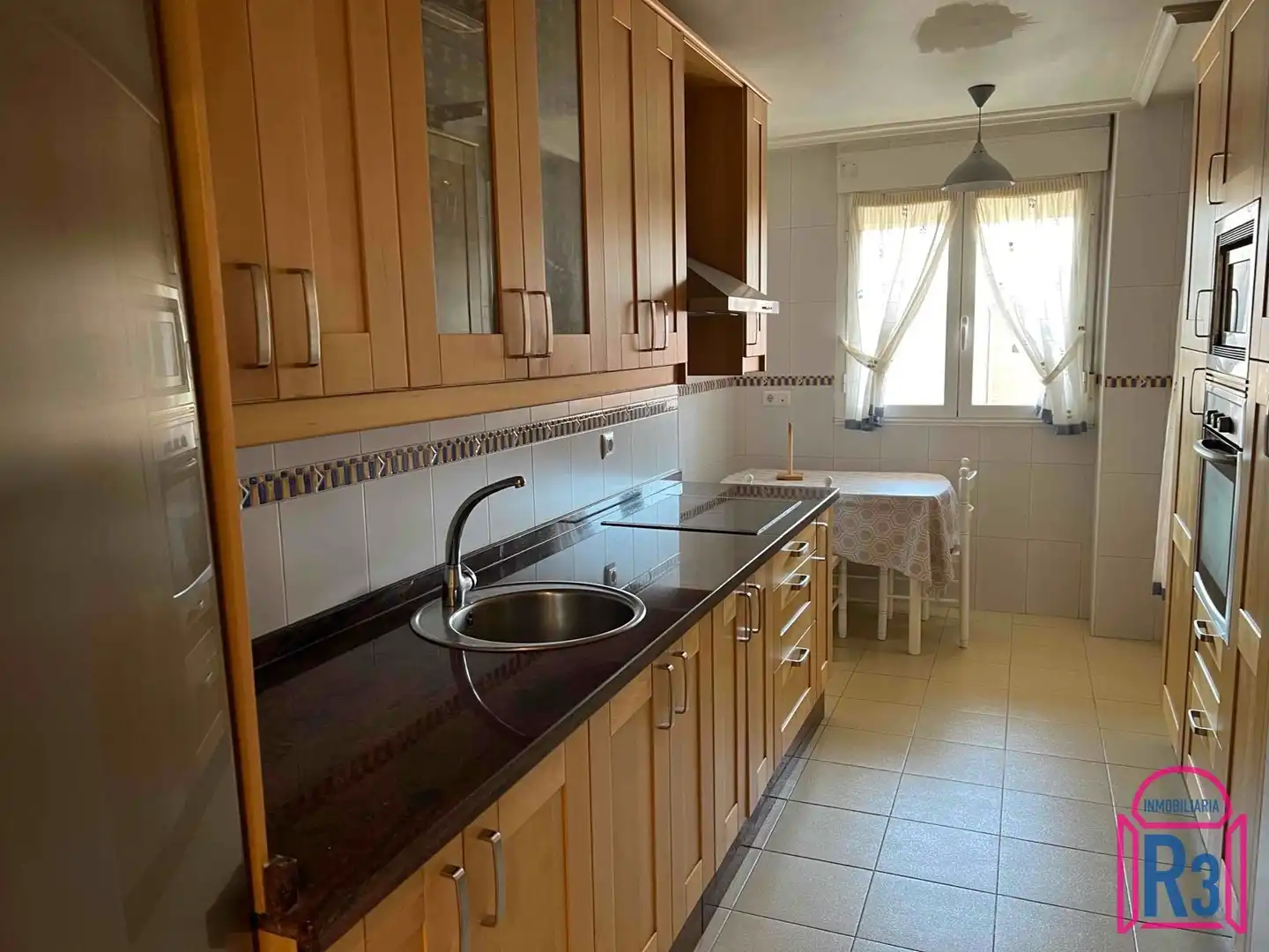 Cocina de Piso en venta en León Capital  con Calefacción, Terraza y Trastero