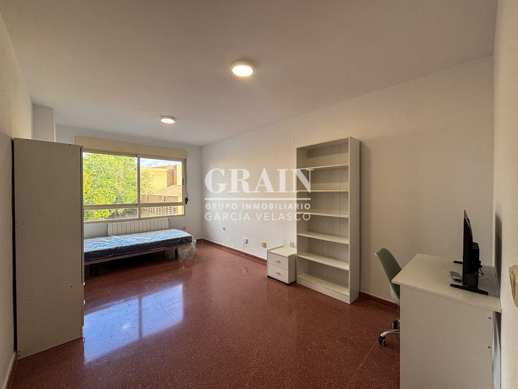 Habitación de Piso de alquiler en  Albacete Capital con Calefacción