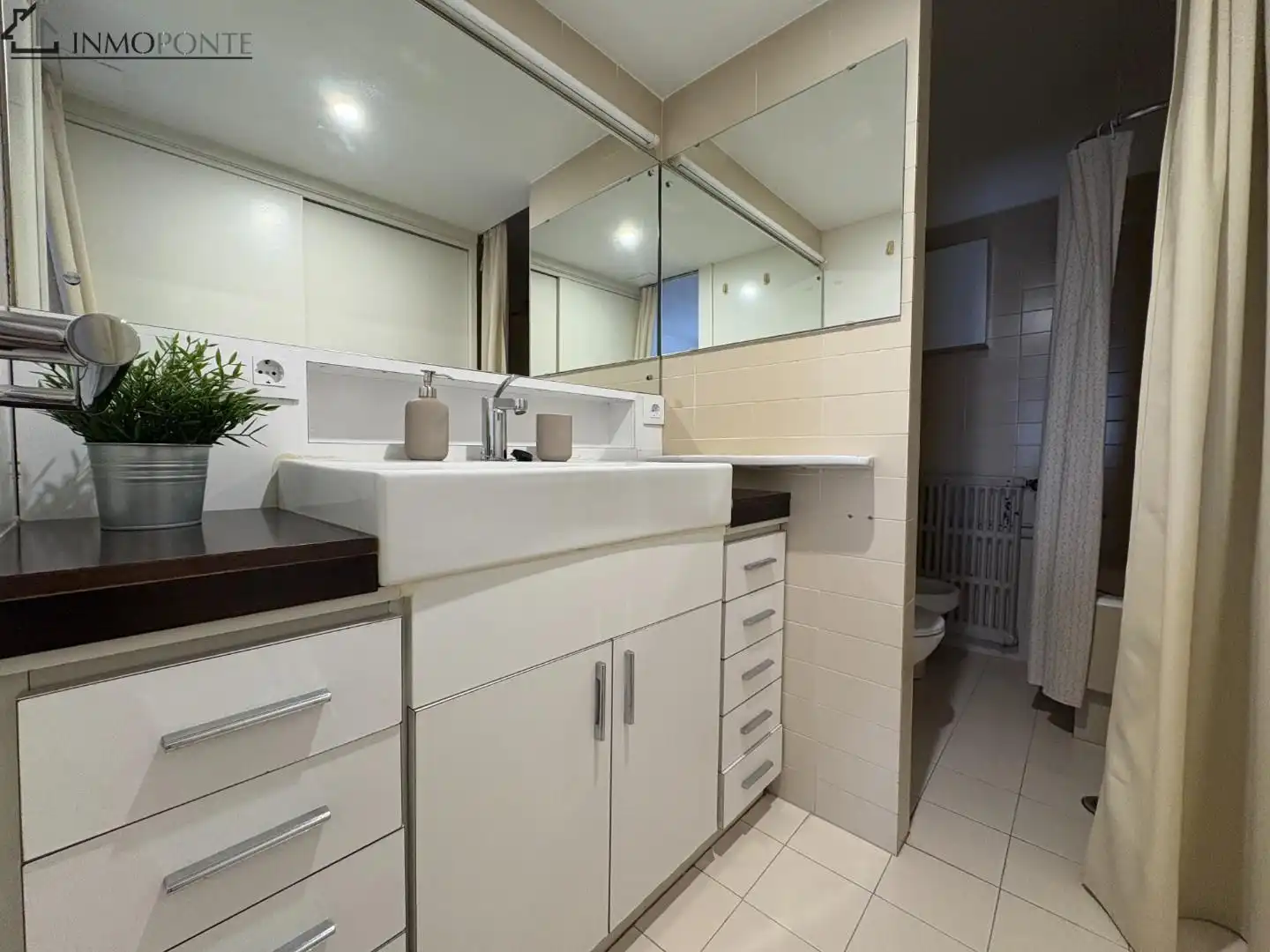 Bathroom of Flat for rent in Pontevedra Capital 