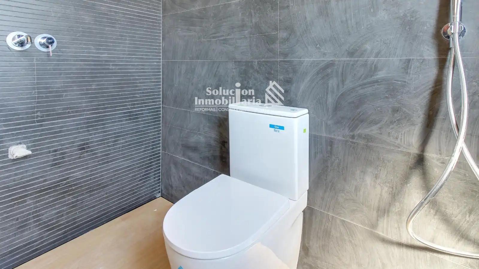 Bathroom of Detached homes for sale in Carbajosa de la Sagrada  with Heating, Terrace and Storage room