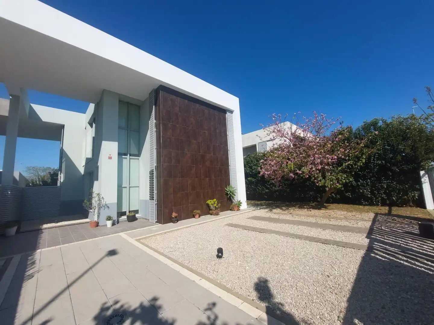 Vista exterior de Casa adosada en venta en Rozas de Puerto Real con Parquet