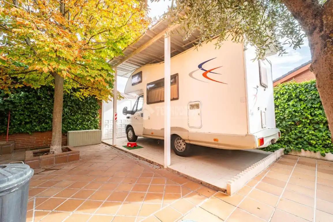 Casa bifamiliare con giardino in vendita a  Urbanizaciones, imagen 5