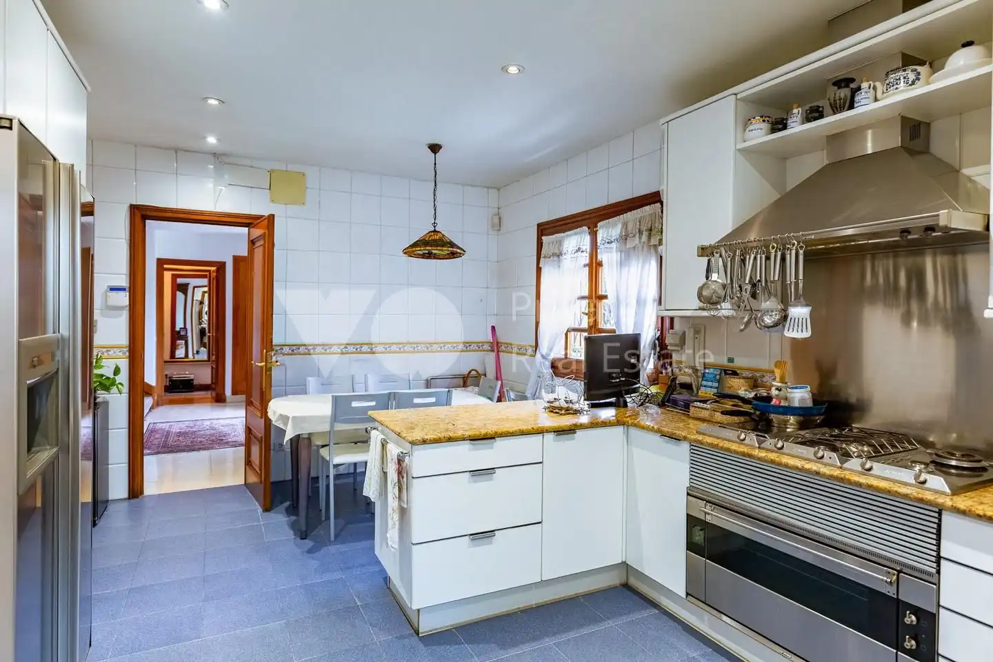 Cocina de Casa o chalet en venta en Madrid con Aire acondicionado, Calefacción y Jardín privado