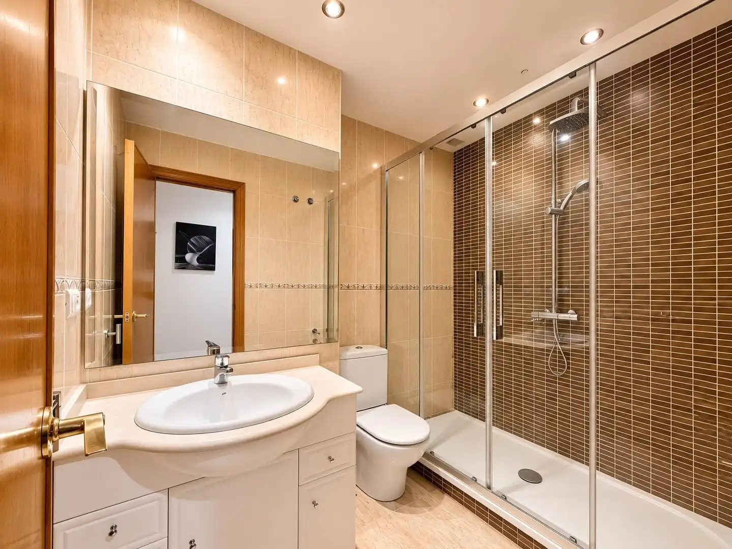 Badezimmer von Wohnung zur Miete in Paterna mit Klimaanlage, Heizung und Parkett