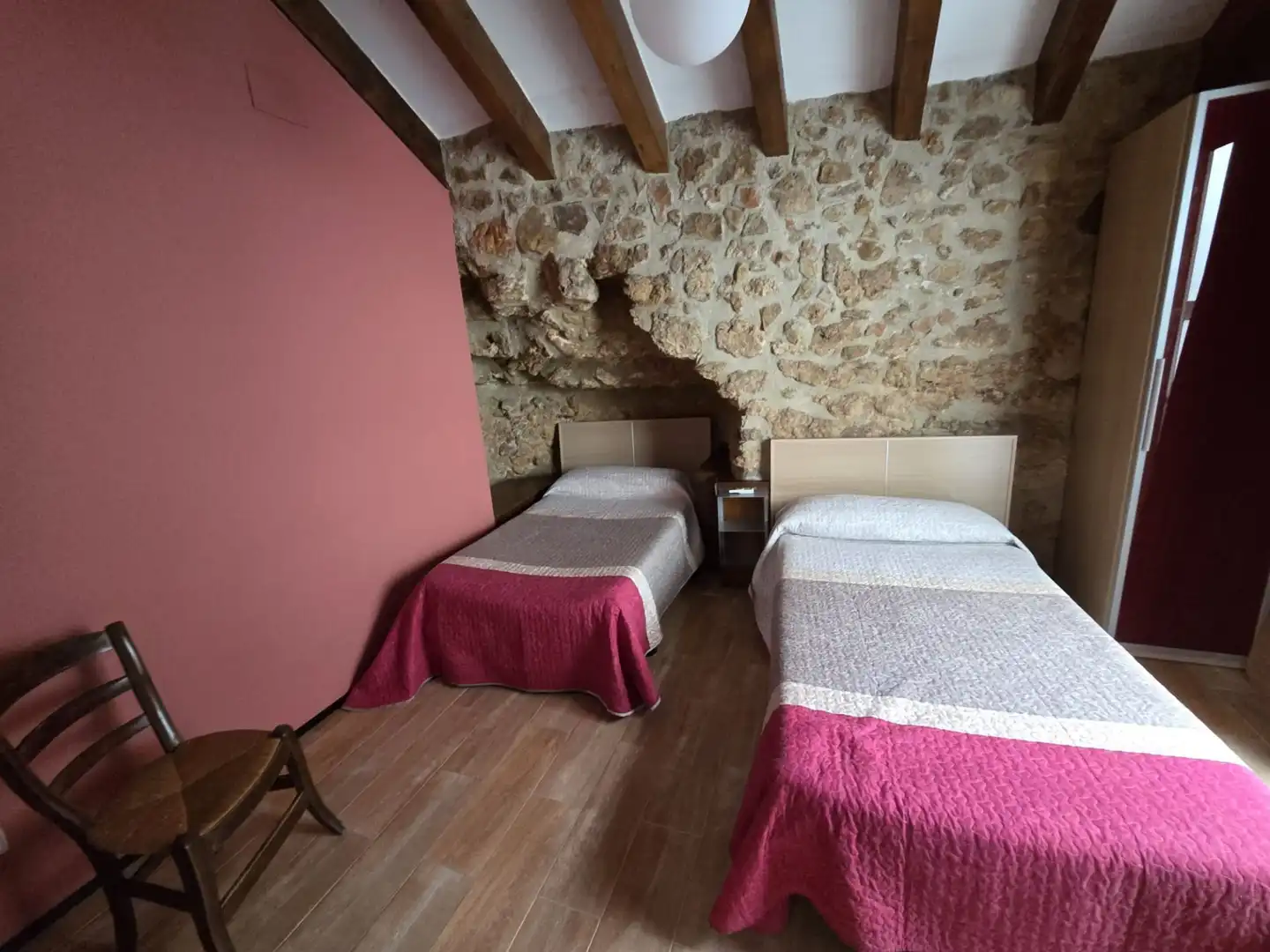 Schlafzimmer von Country house zum Verkauf in Campezo / Kampezu mit Möbliert