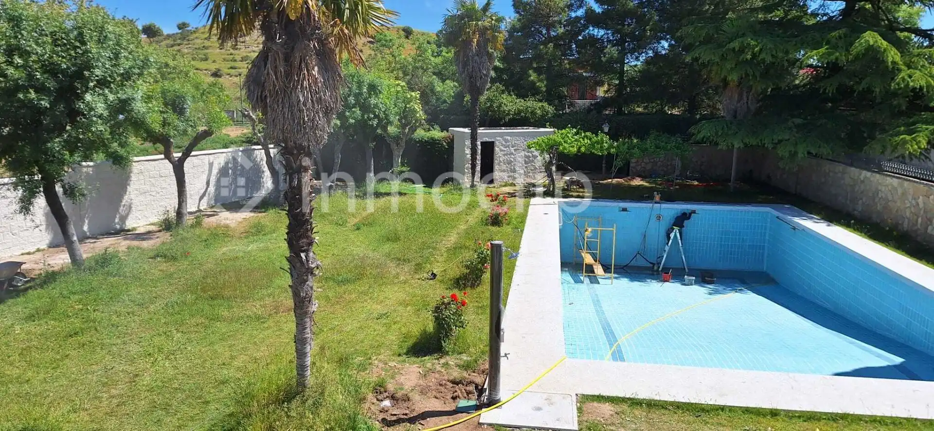 Piscina de Casa o xalet en venda en Villamayor amb Calefacció, Jardí privat i Terrassa