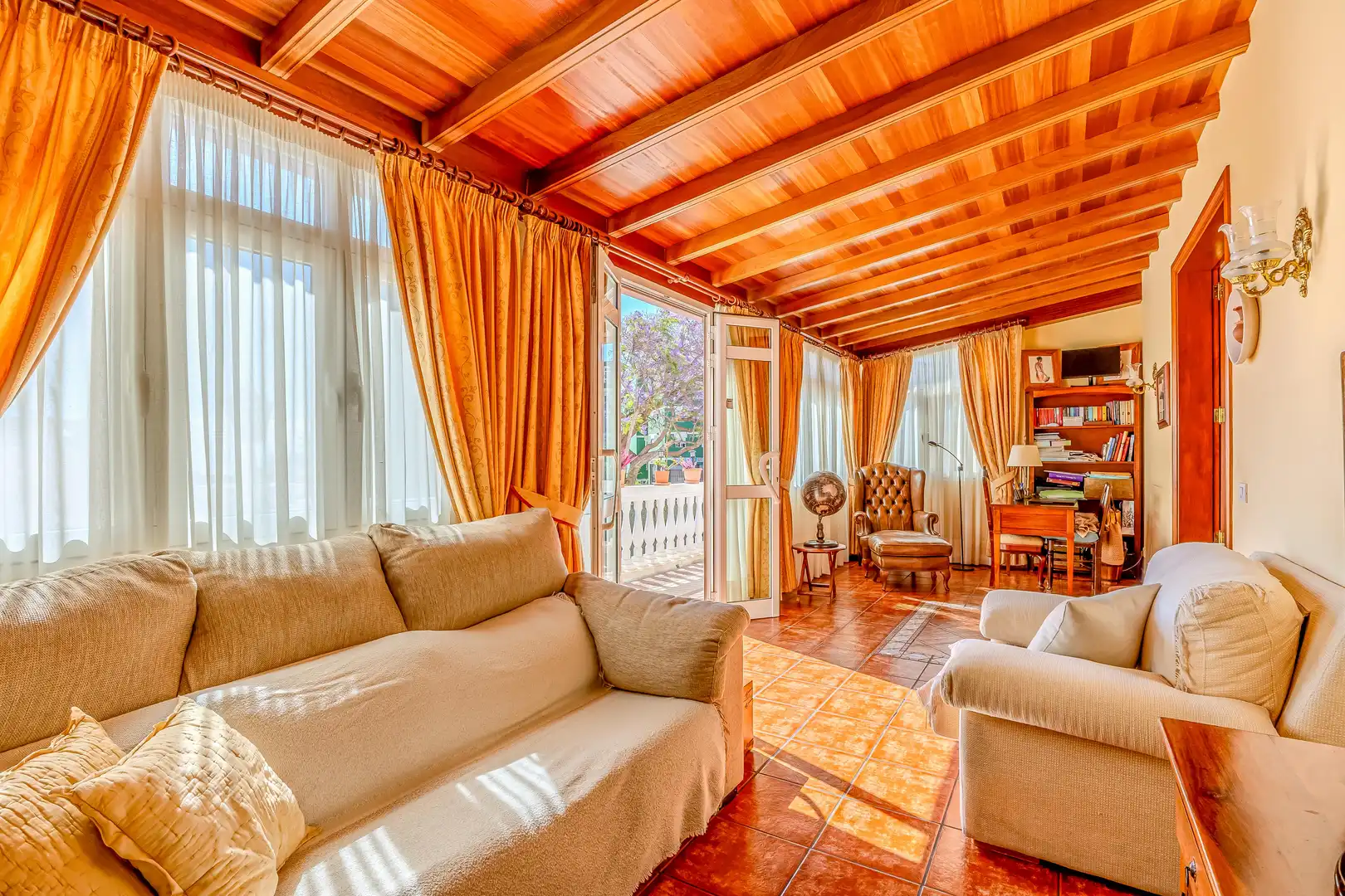 Sala d'estar de Casa o xalet en venda en Las Palmas de Gran Canaria amb Jardí privat, Terrassa i Traster