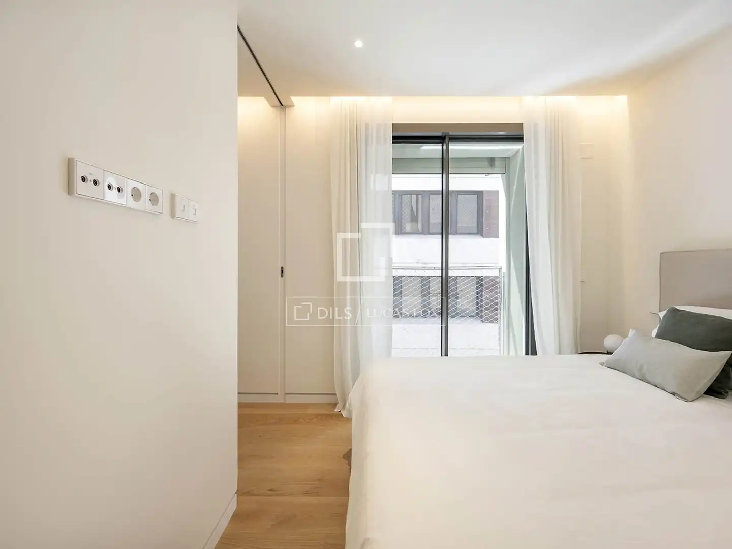 Bedroom of Flat for sale in Barcelona  with Air Conditioner, Terrace and Swimming Pool