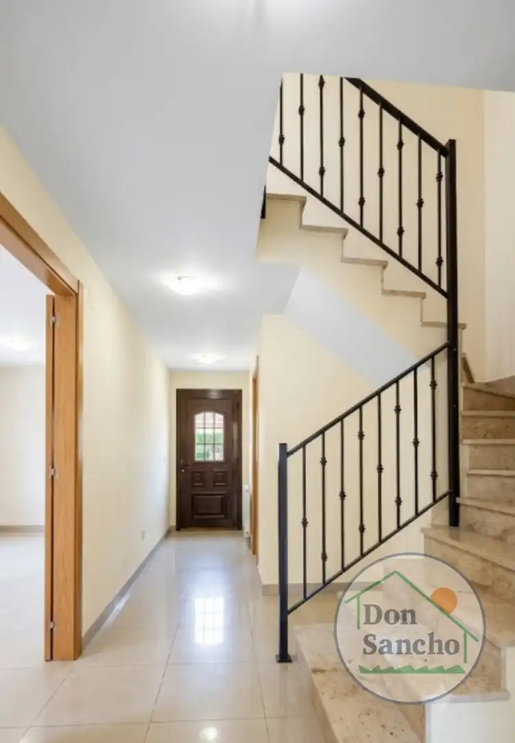 Casa adosada en venta en Mucientes con Calefacción, Terraza y Balcón