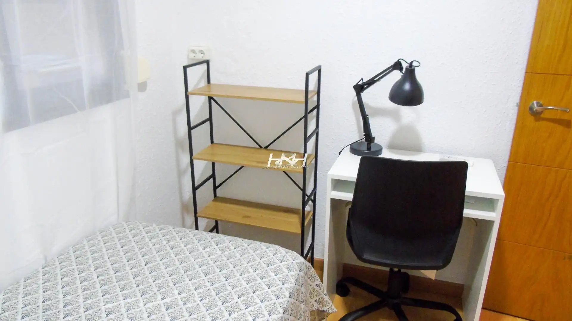 Bedroom of Flat for rent in Burjassot  with Air Conditioner, Storage room and Furnished