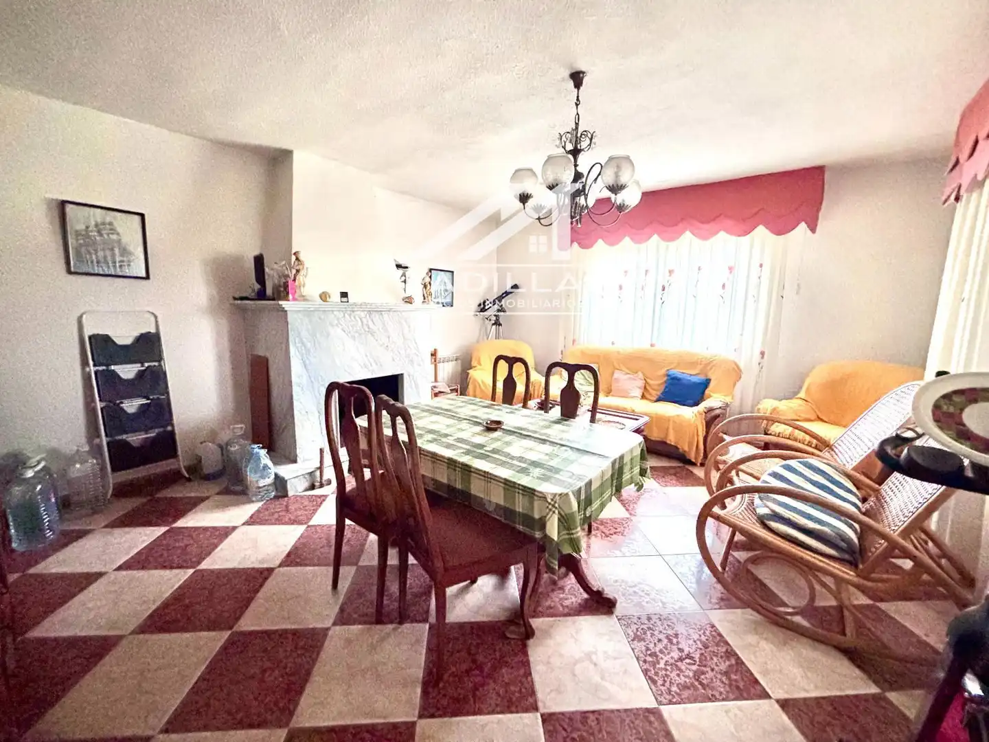 Sala d'estar de Casa o xalet en venda en El Viso de San Juan amb Calefacció, Terrassa i Piscina