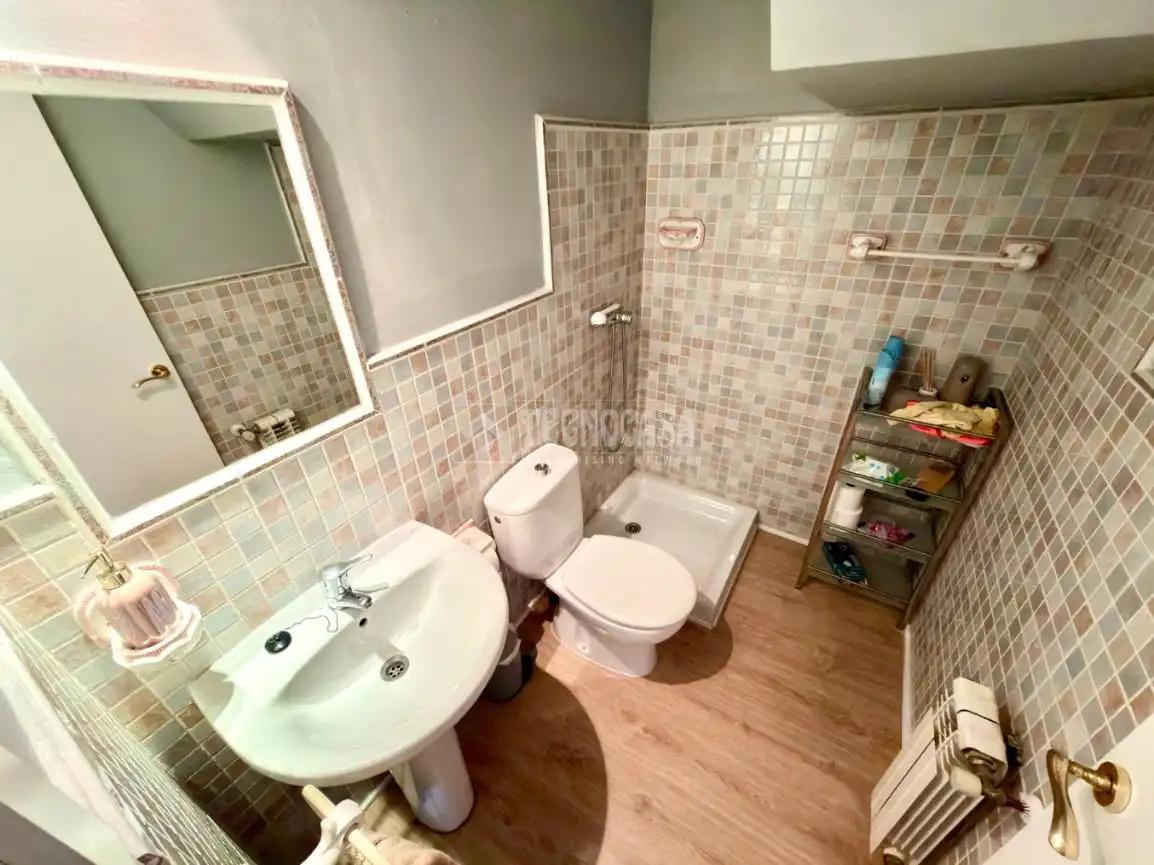 Baño de Casa adosada en venta en Valdeaveruelo con Aire acondicionado, Calefacción y Terraza