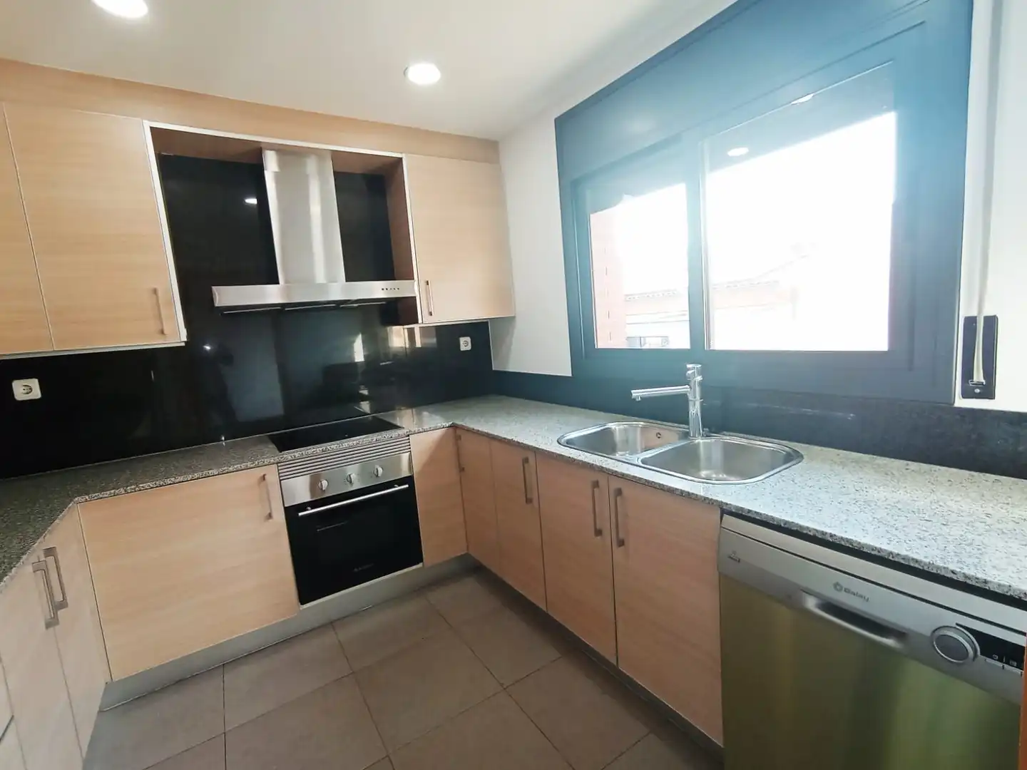Küche von Maisonette zur Miete in Terrassa mit Klimaanlage, Heizung und Terrasse