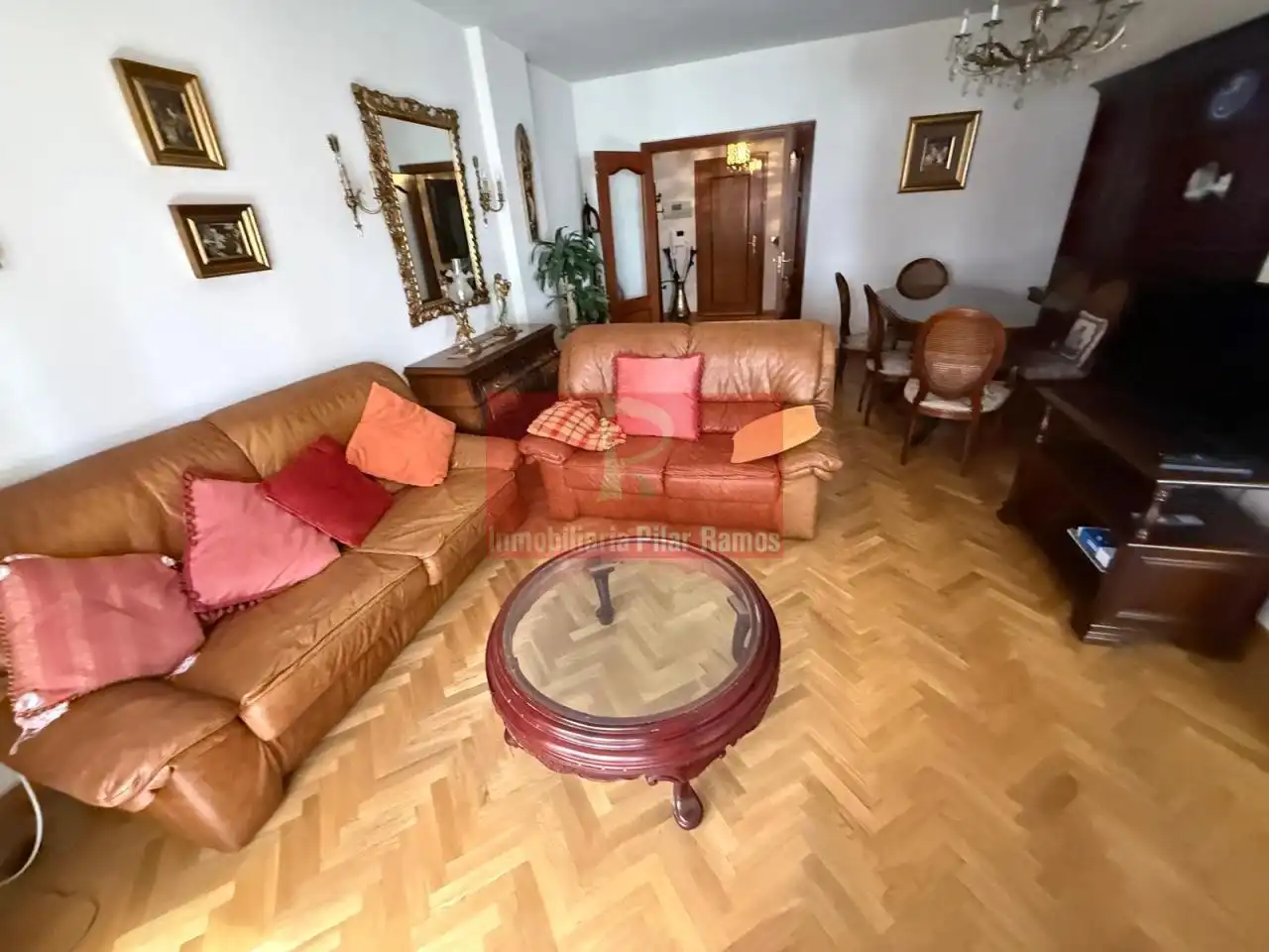 Sala de estar de Piso en venta en León Capital  con Calefacción, Parquet y Terraza