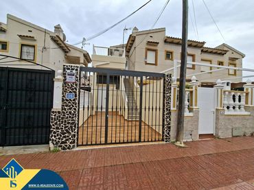 Bungalow con piscina en venta en Orihuela Costa