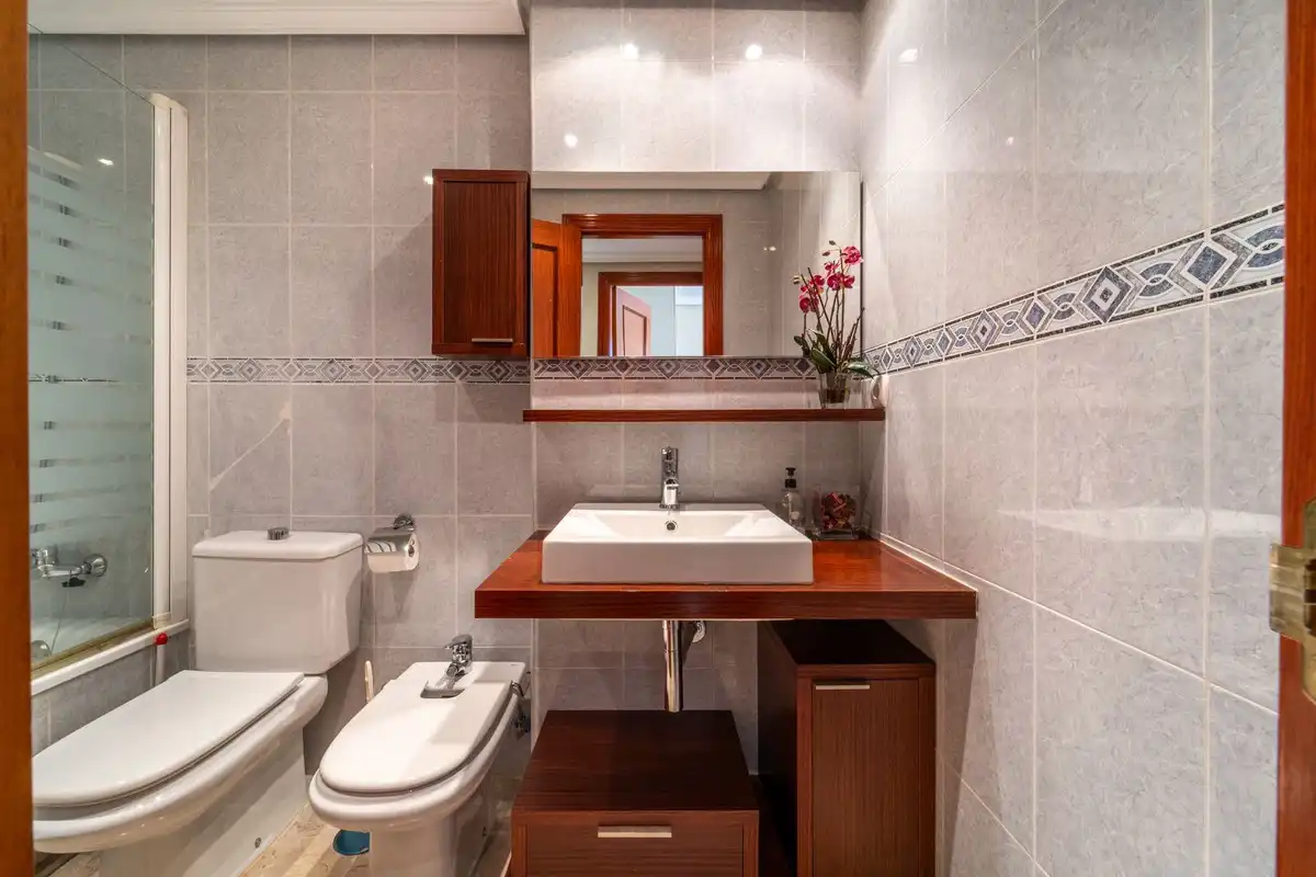 Badezimmer von Dachboden zum Verkauf in Torremolinos mit Klimaanlage, Terrasse und Schwimmbad