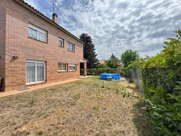 Casa amb balcó en venda a La Torre de Claramunt