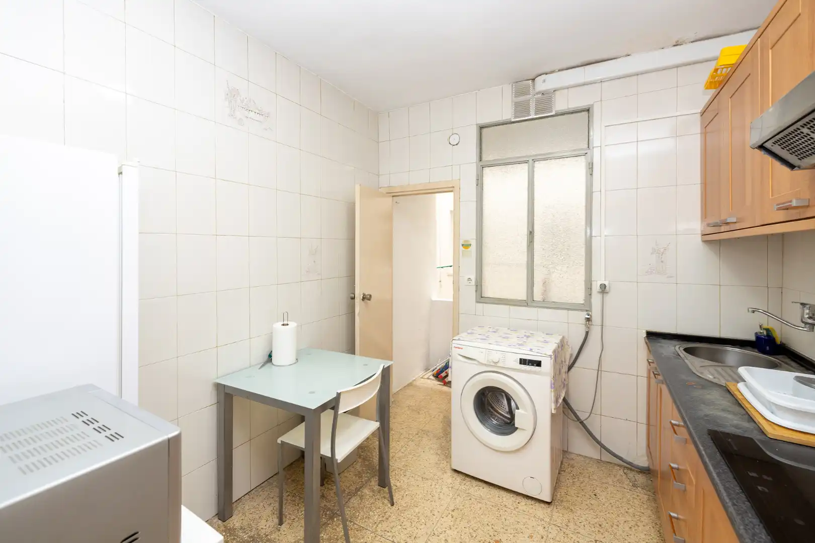 Kitchen of Flat for rent in Granada  with Heating, Furnished and Washing machine