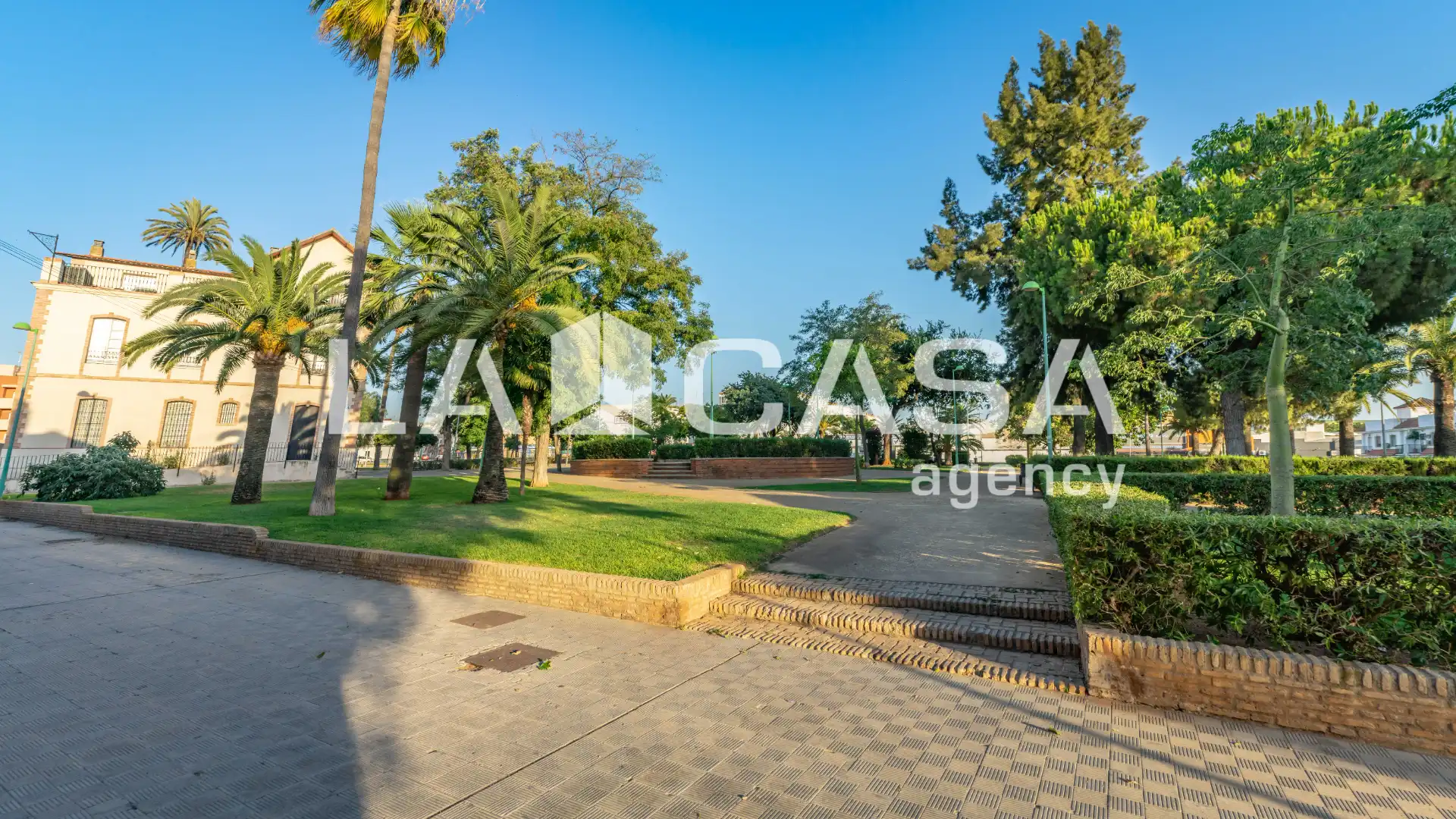 Vista exterior de Piso en venta en Dos Hermanas con Aire acondicionado, Calefacción y Trastero