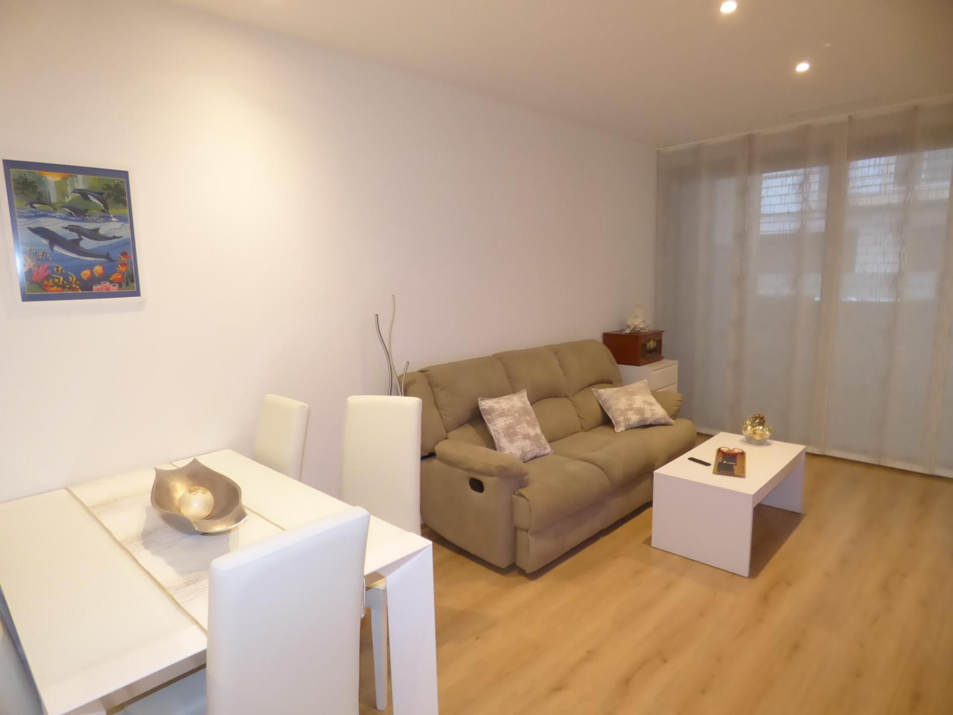 Wohnzimmer von Erdgeschoss zum Verkauf in Pineda de Mar mit Parkett und Abstellraum