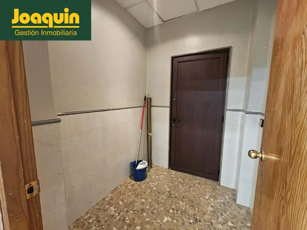 Local comercial de lloguer a Sureste, imagen 8