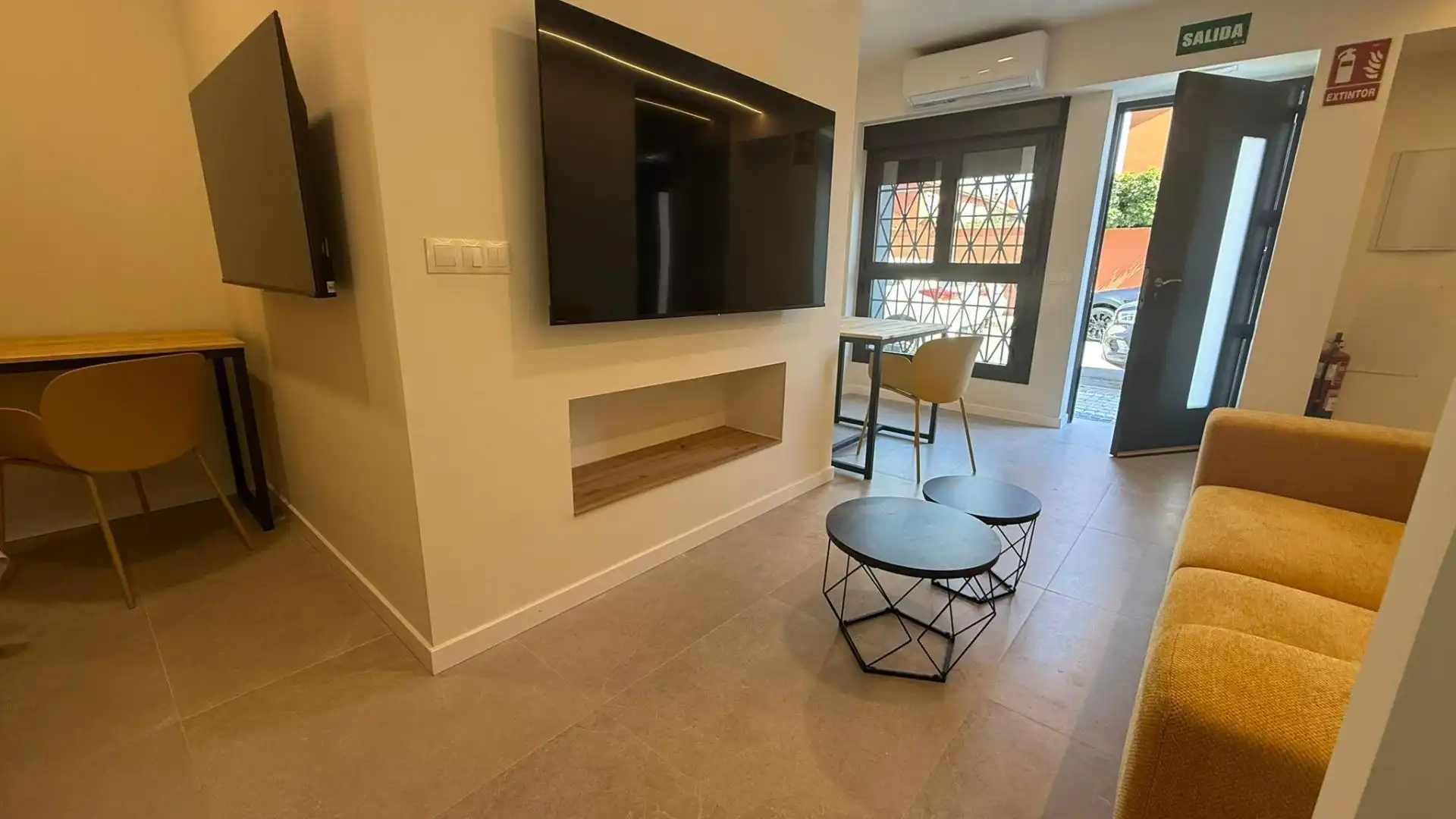 Sala de estar de Planta baja en venta en Bormujos con Aire acondicionado y Amueblado