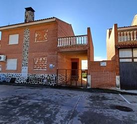 Vista exterior de Casa adosada en venda en Carmena