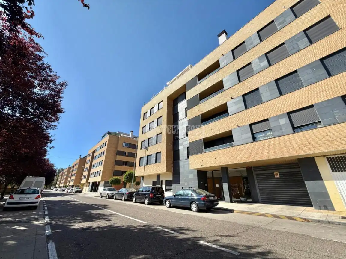 Vista exterior de Pis en venda en Palencia amb Parquet i Traster