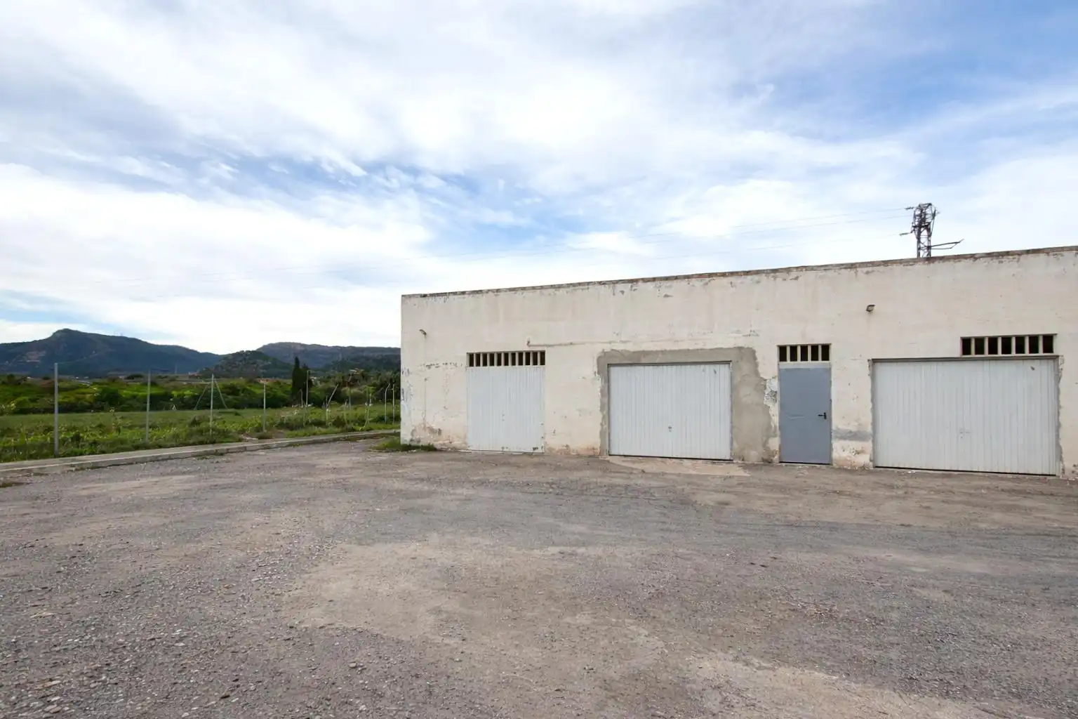 Außenansicht von Fabrikhallen zum Verkauf in Sagunto / Sagunt