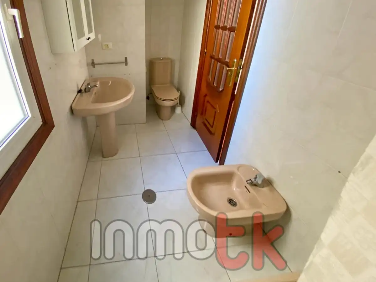 Piso en venta en A Coruña Capital  con Parquet y Trastero