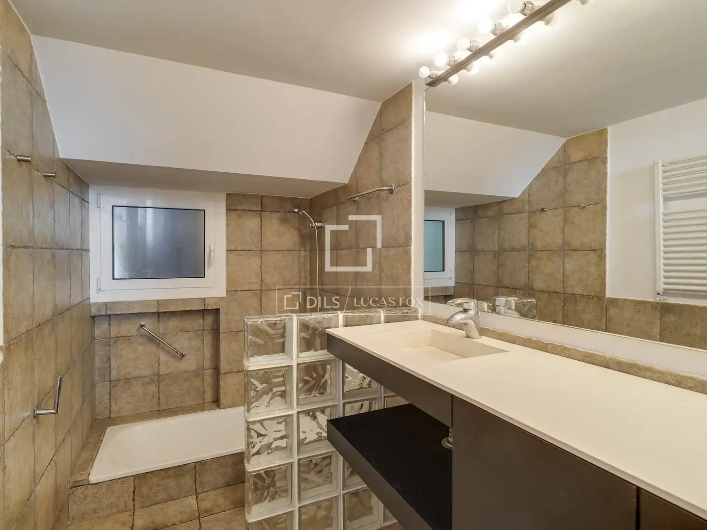Baño de Casa o chalet de alquiler en Barcelona con Aire acondicionado, Calefacción y Jardín privado