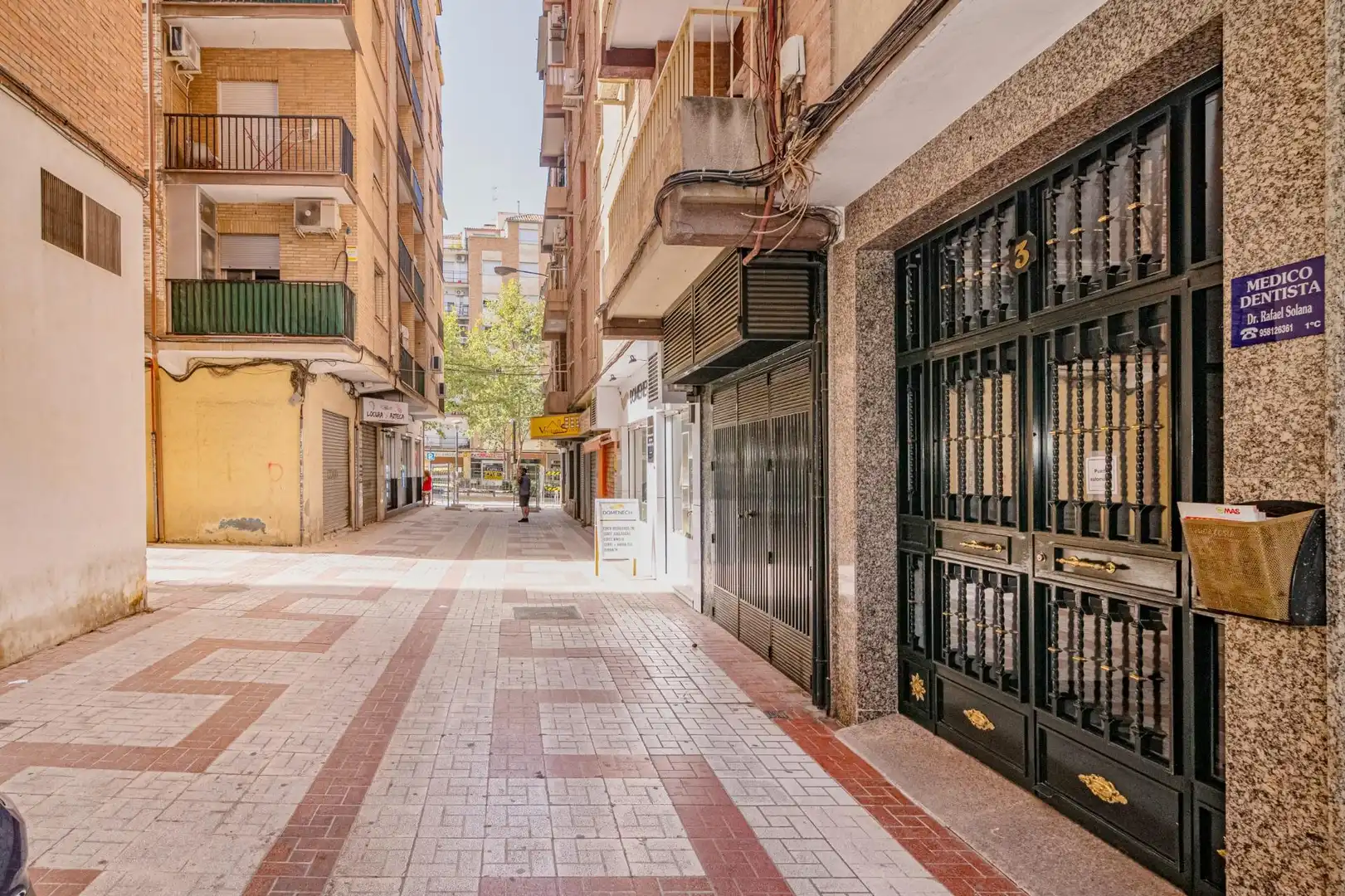 Vista exterior de Piso en venta en Granada con Balcón