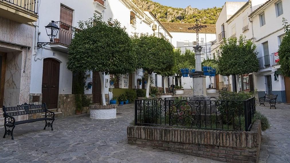 Vista exterior de Edificio en venta en Ubrique