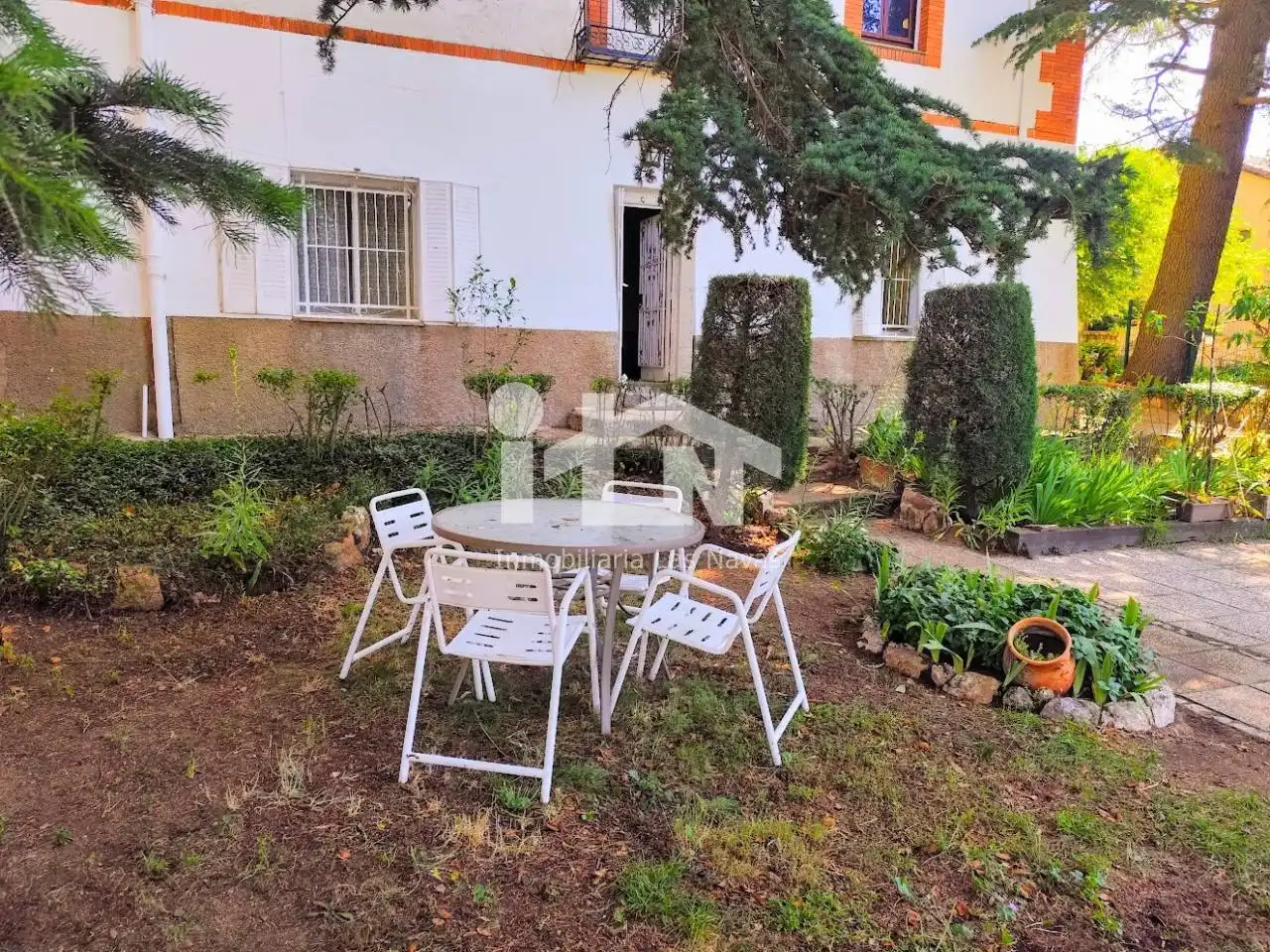 Jardín de Piso en venta en Las Navas del Marqués  con Calefacción, Terraza y Trastero