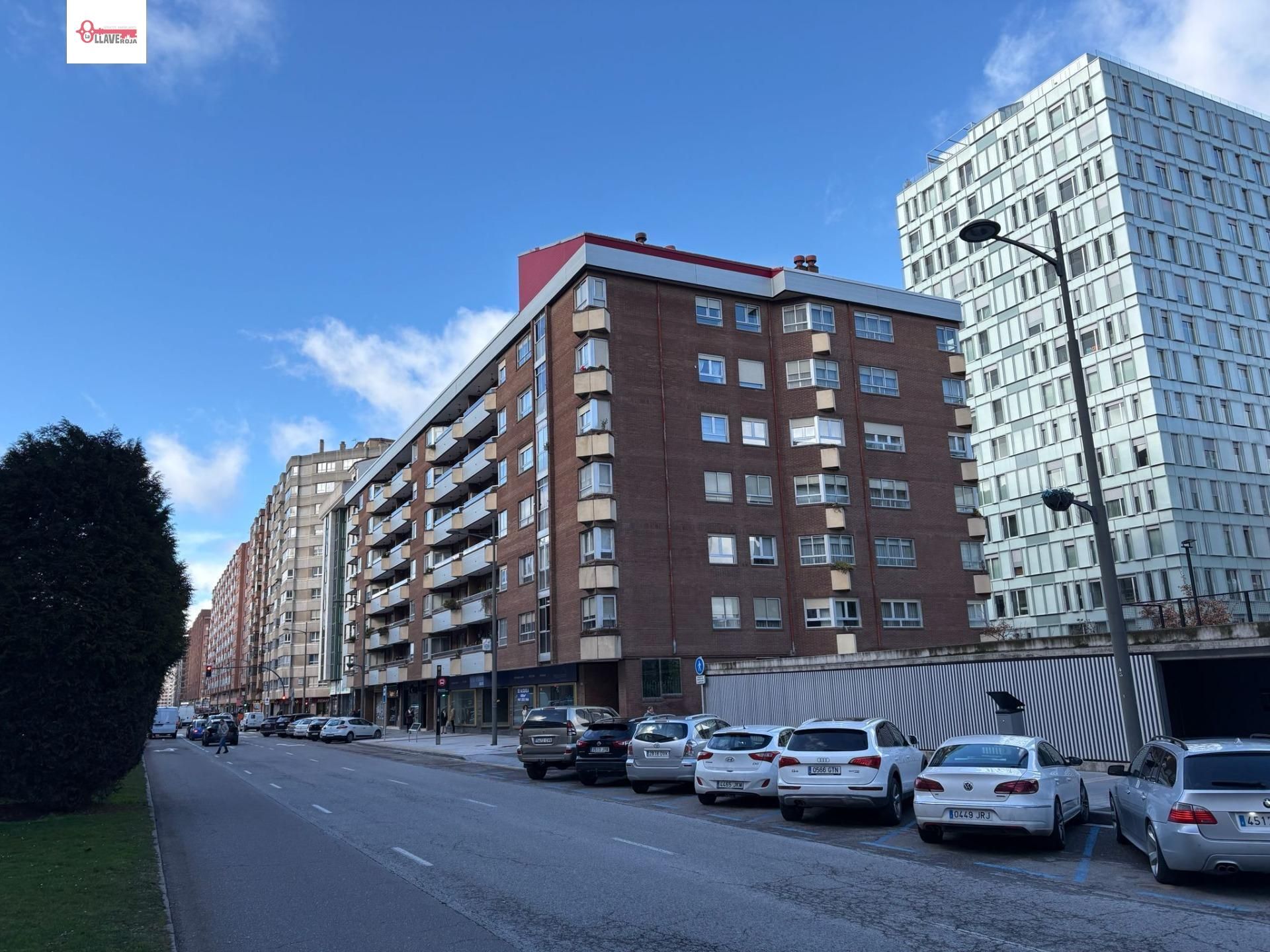 Vista exterior de Pis en venda en Burgos Capital amb Parquet i Moblat