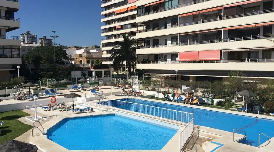 Piscina de Apartamento en venta en Torremolinos con Aire acondicionado, Calefacción y Piscina